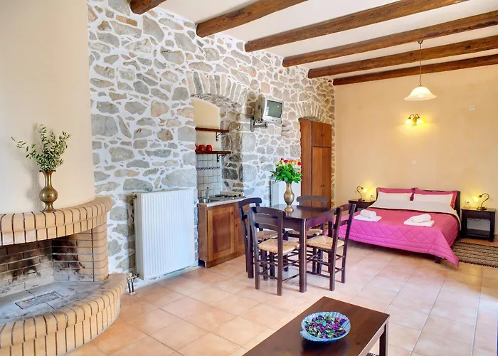 Toxotis Aparthotel Pírgos Dhiroú